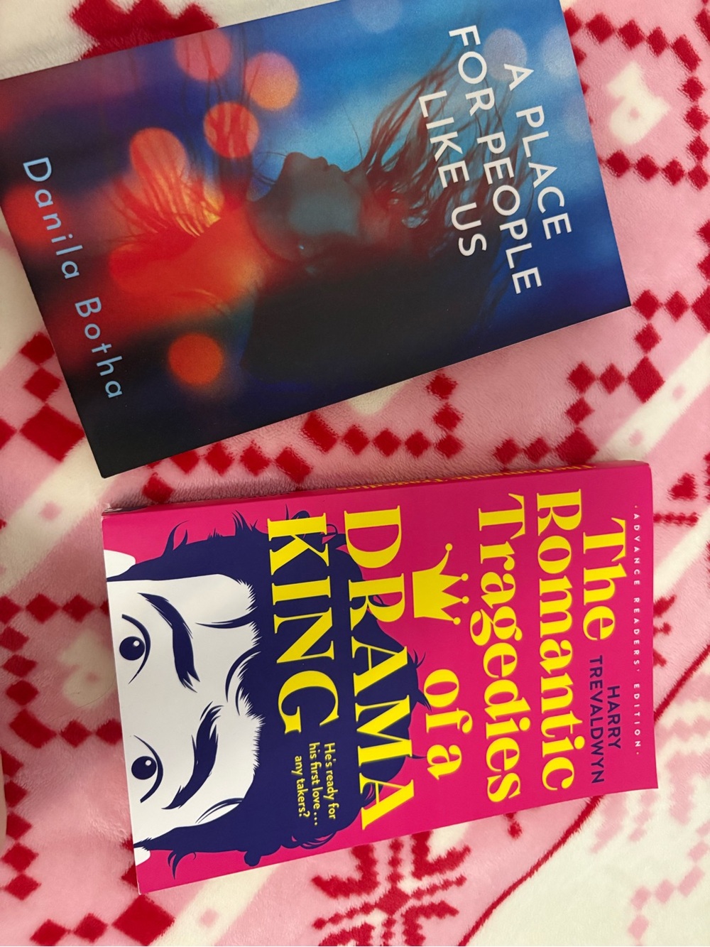 Bundle of 2 books (New)